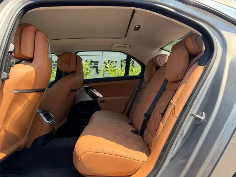 2023 BMW 7 Series 735Li M Sport Package — миниатюра 12