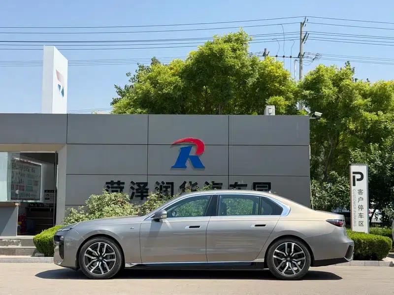2023 BMW 7 Series 735Li M Sport Package — миниатюра 3