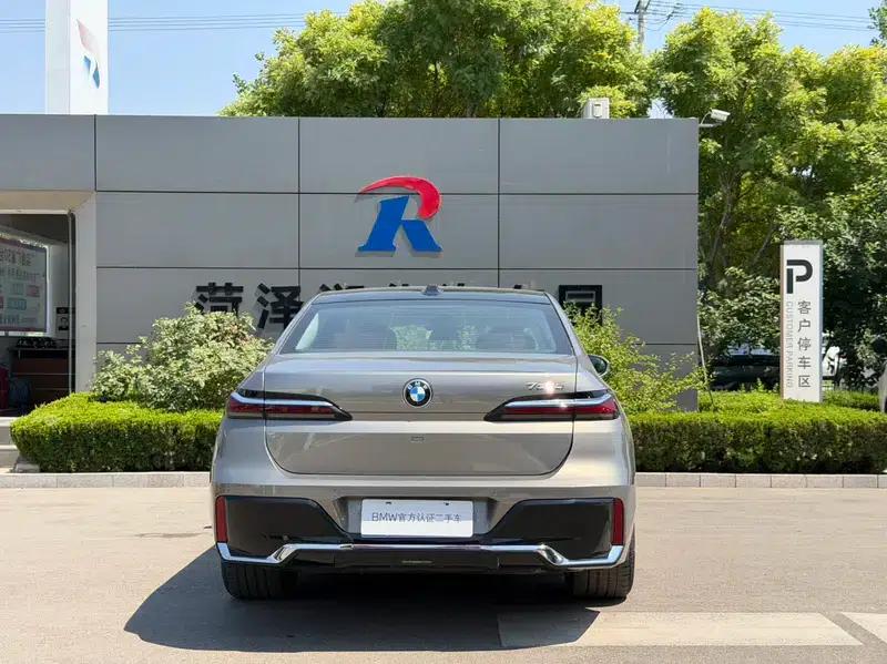 2023 BMW 7 Series 735Li M Sport Package — миниатюра 4