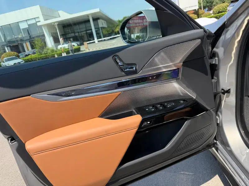 2023 BMW 7 Series 735Li M Sport Package — миниатюра 6