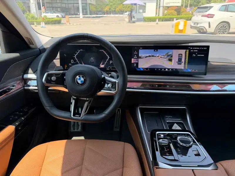2023 BMW 7 Series 735Li M Sport Package — миниатюра 10