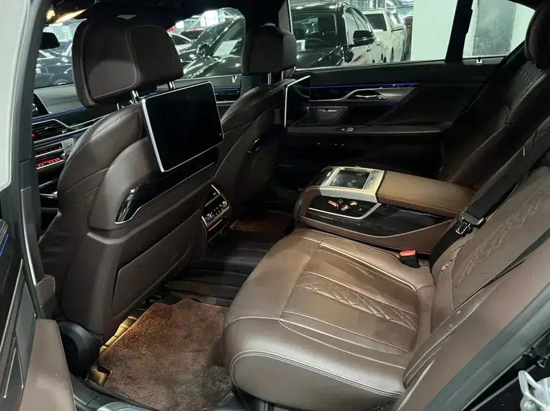 2018 BMW 7 Series 740Li Leading Edition M Sport Package — миниатюра 10