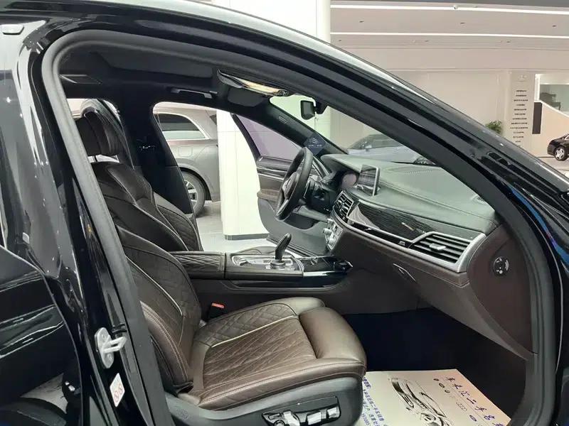 2019 BMW 7 Series Facelift 740Li Leading Edition M Sport Package — миниатюра 11