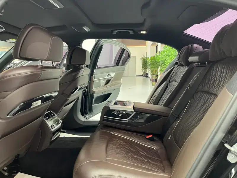 2019 BMW 7 Series Facelift 740Li Leading Edition M Sport Package — миниатюра 17