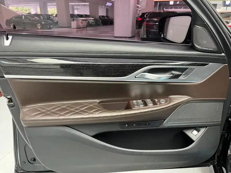 2019 BMW 7 Series Facelift 740Li Leading Edition M Sport Package — миниатюра 10