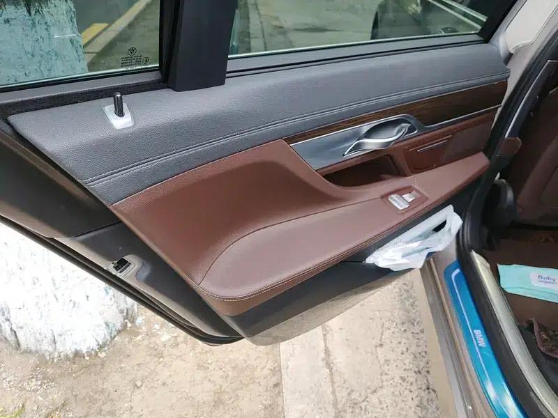 2017 BMW 7 Series 730Li Leading Edition — миниатюра 17