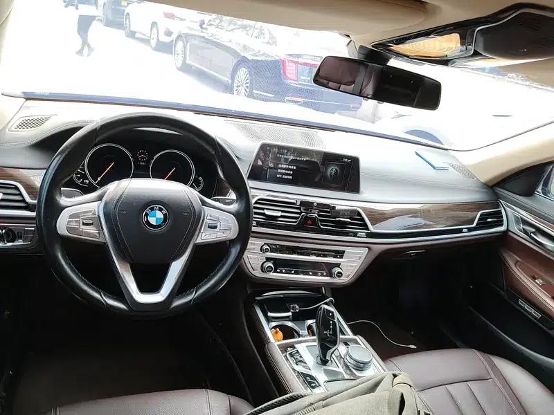 2017 BMW 7 Series 730Li Leading Edition — миниатюра 10