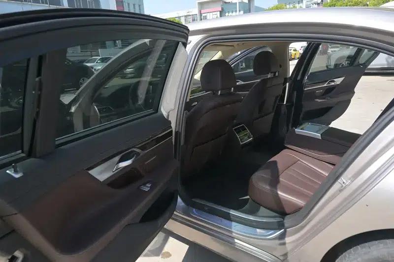 2017 BMW 7 Series 730Li Leading Edition — миниатюра 20