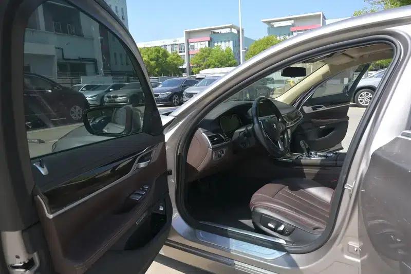 2017 BMW 7 Series 730Li Leading Edition — миниатюра 10