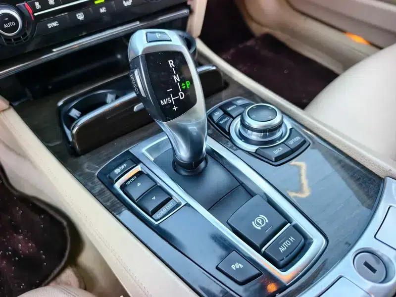 BMW 7 Series 2009 740Li Premium — миниатюра 15