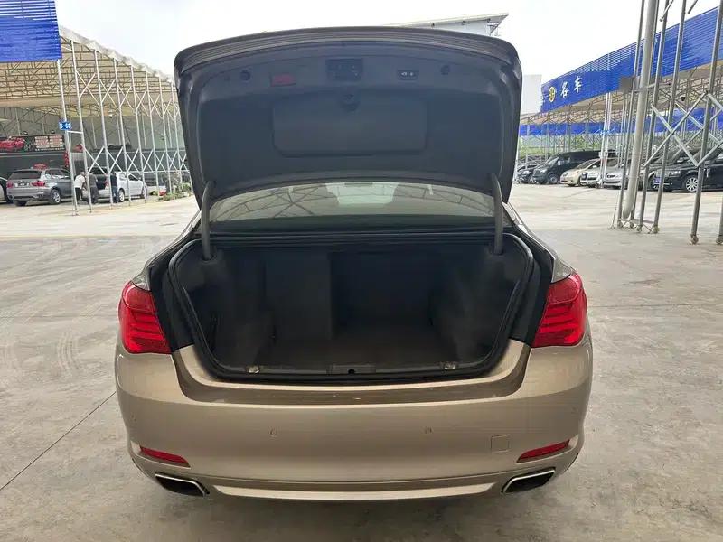 BMW 7 Series 2009 740Li Luxury — миниатюра 14