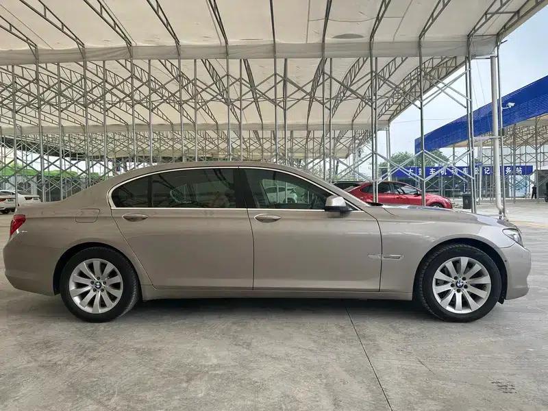 BMW 7 Series 2009 740Li Luxury — миниатюра 7