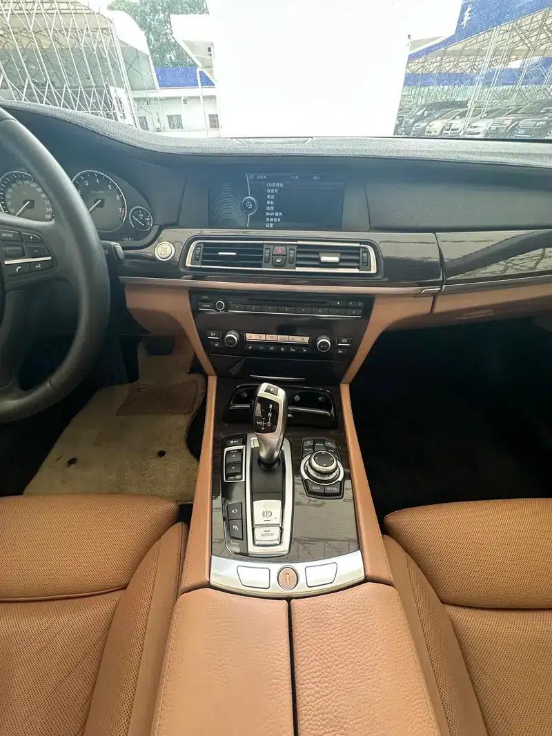 BMW 7 Series 2009 740Li Luxury — миниатюра 9