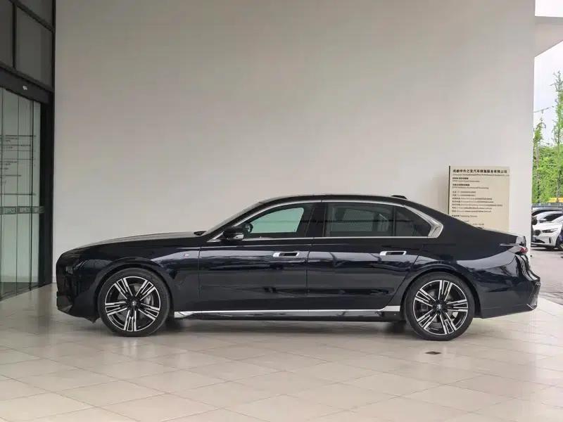 2023 BMW 7 Series 740Li Luxury M Sport Package — миниатюра 3