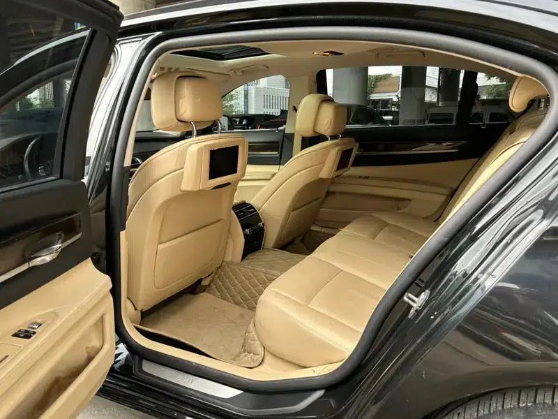 BMW 7 Series 2009 740Li Leading Edition — миниатюра 9
