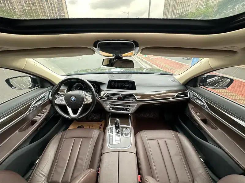2017 BMW 7 Series 730Li Leading Edition — миниатюра 14