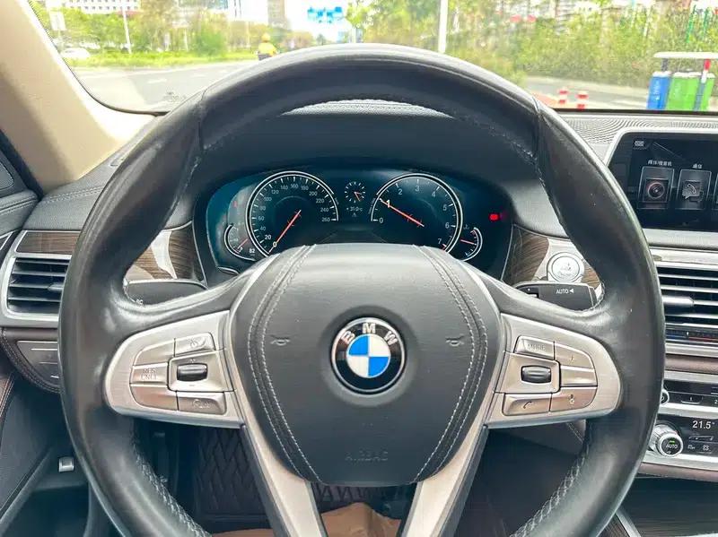 2017 BMW 7 Series 730Li Leading Edition — миниатюра 15