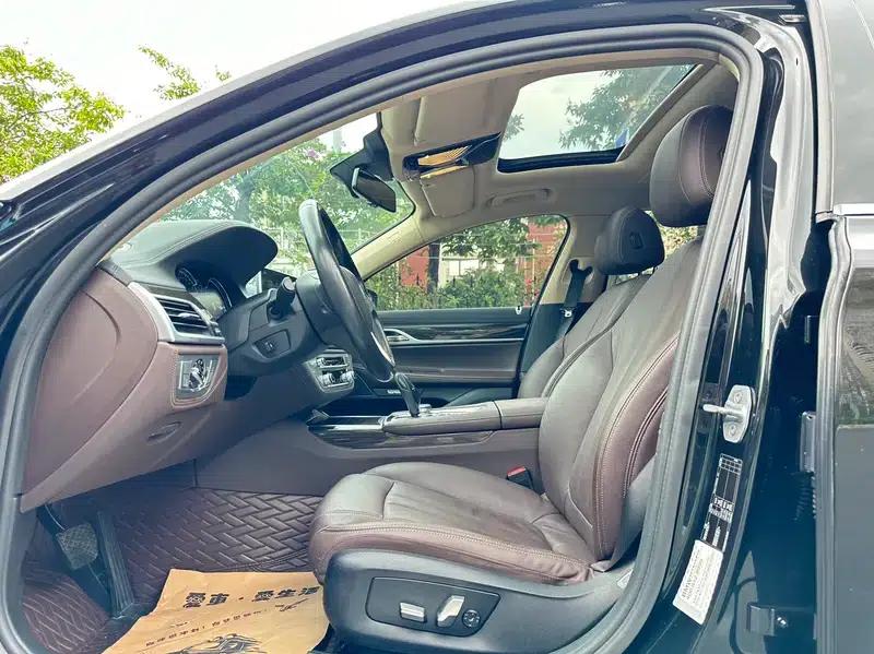 2017 BMW 7 Series 730Li Leading Edition — миниатюра 16