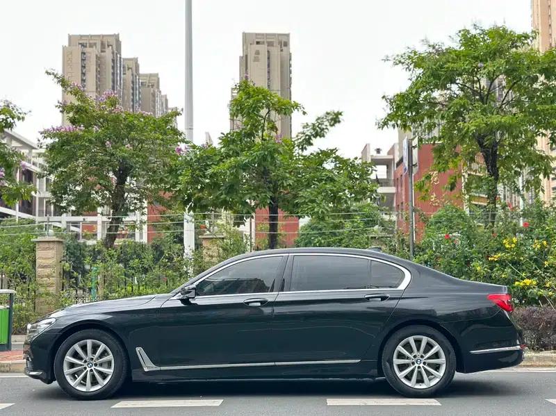 2017 BMW 7 Series 730Li Leading Edition — миниатюра 4
