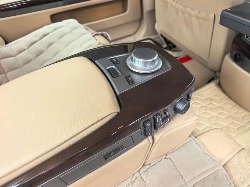 BMW 7 Series 2008 730Li Classic Edition — миниатюра 6