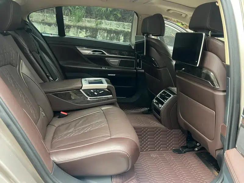 2017 BMW 7 Series 730Li Luxury — миниатюра 21