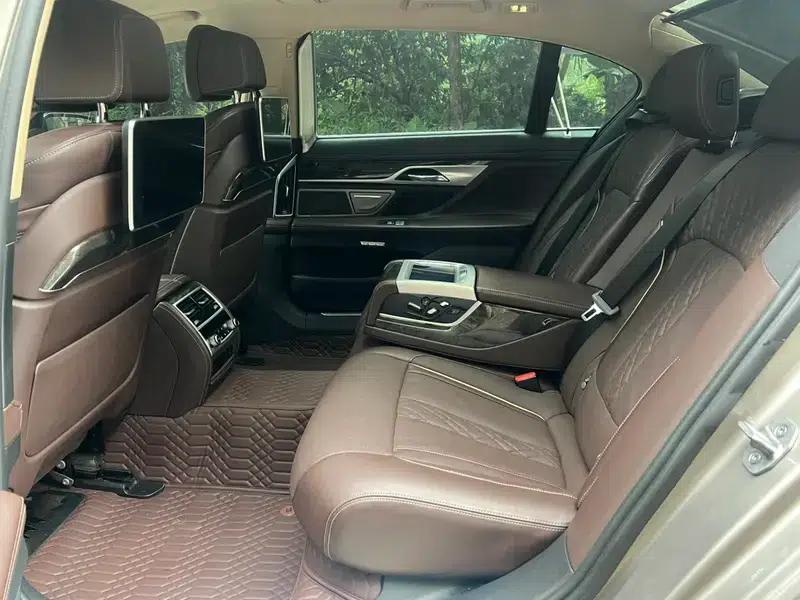 2017 BMW 7 Series 730Li Luxury — миниатюра 23