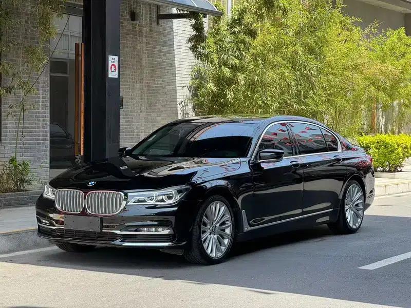 2018 BMW 7 Series 740Li Leading Model, Excellence Package — миниатюра 1