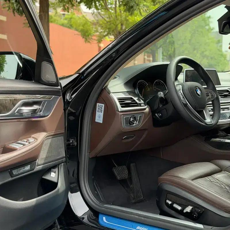 2018 BMW 7 Series 740Li Leading Model, Excellence Package — миниатюра 4