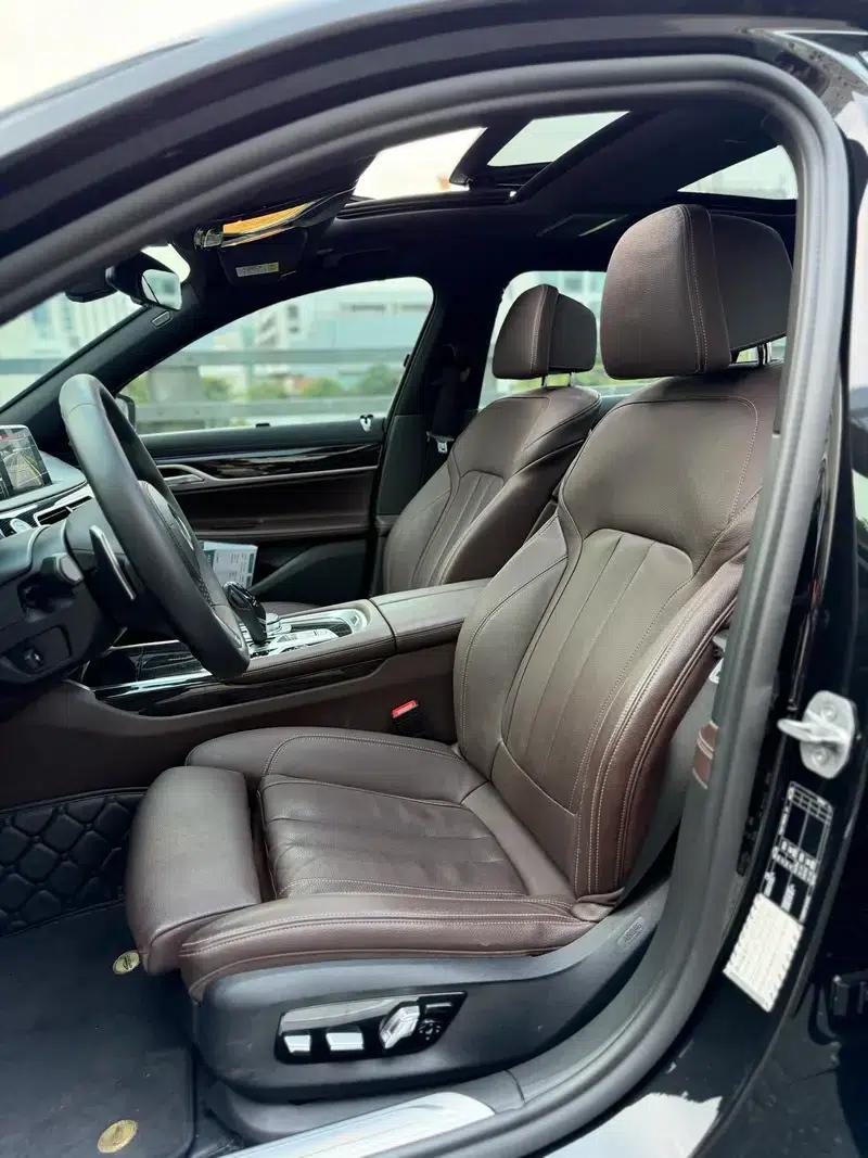 2018 BMW 7 Series 730Li Leading Edition M Sport Package — миниатюра 12