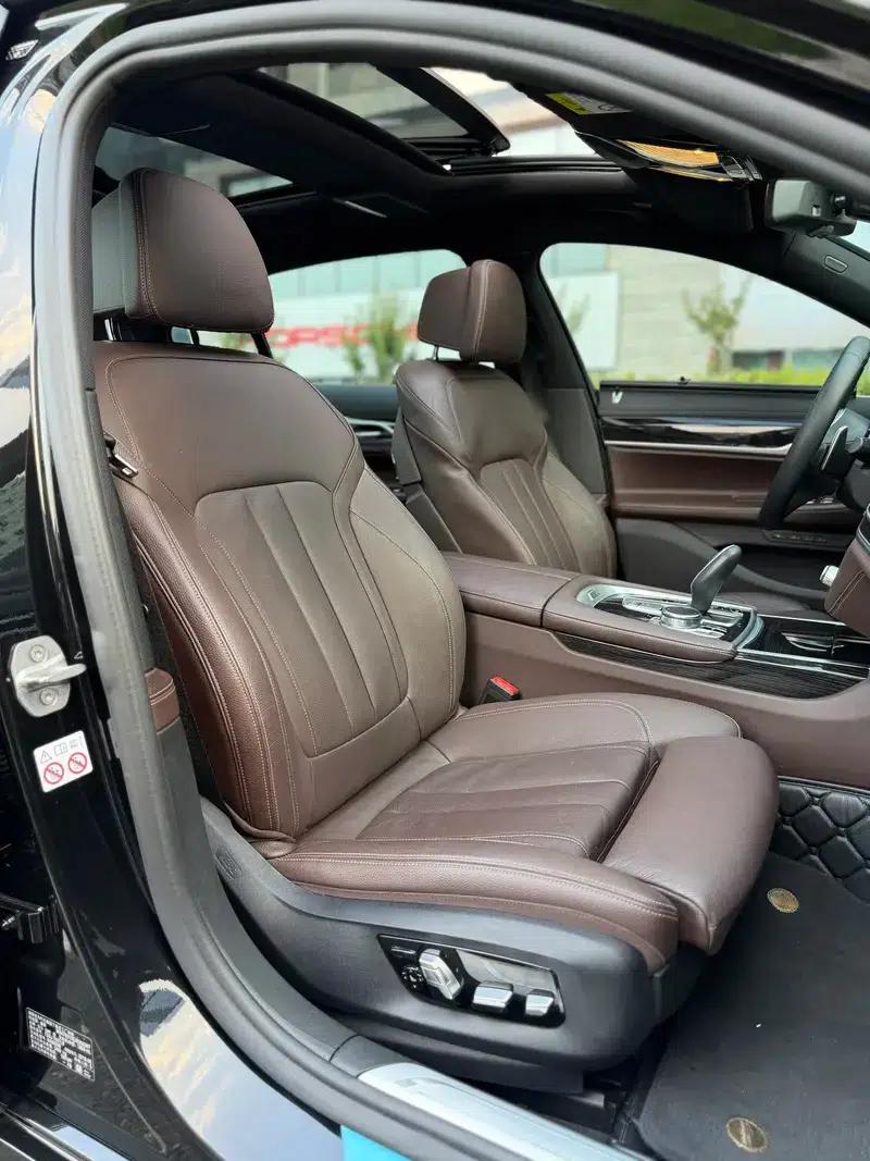 2018 BMW 7 Series 730Li Leading Edition M Sport Package — миниатюра 13