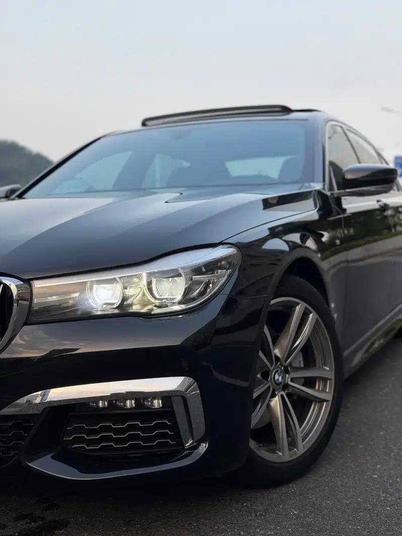 2018 BMW 7 Series 730Li Leading Edition M Sport Package — миниатюра 9