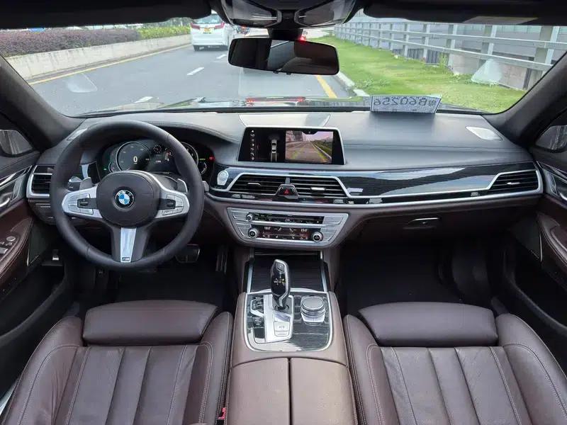 2018 BMW 7 Series 730Li Leading Edition M Sport Package — миниатюра 10