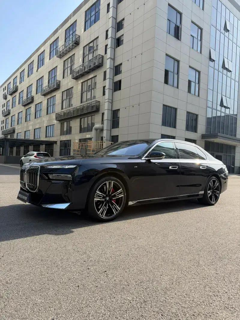 2023 BMW 7 Series 740Li Luxury M Sport Package — миниатюра 1