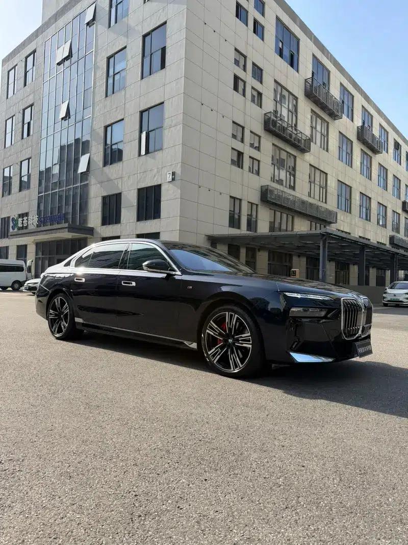 2023 BMW 7 Series 740Li Luxury M Sport Package — миниатюра 2