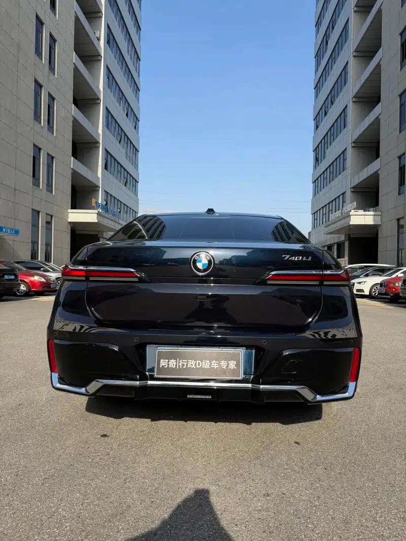 2023 BMW 7 Series 740Li Luxury M Sport Package — миниатюра 4