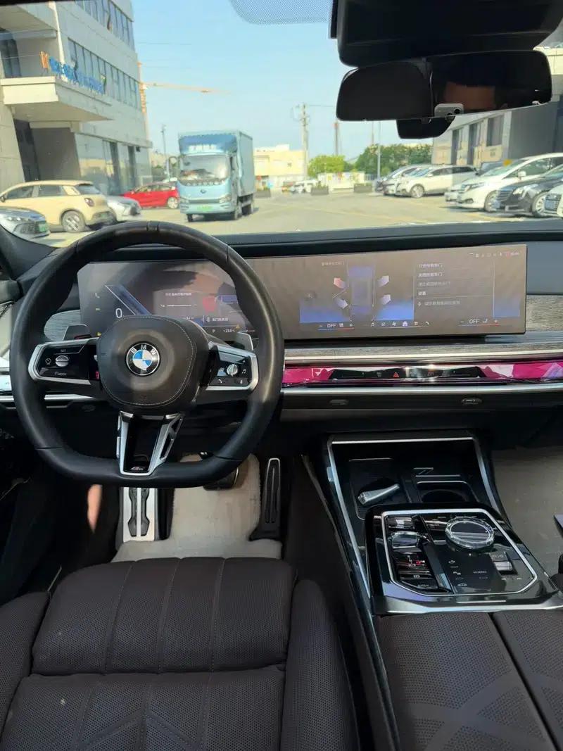2023 BMW 7 Series 740Li Luxury M Sport Package — миниатюра 8