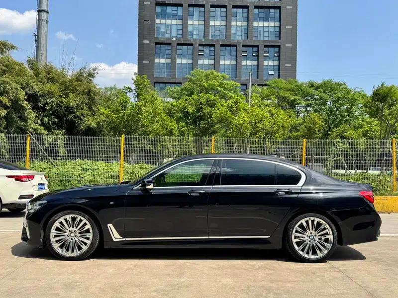 2018 BMW 7 Series 740Li Leading Edition M Sport Package — миниатюра 3