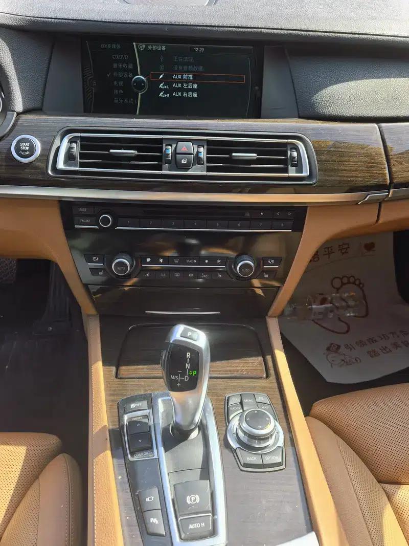 BMW 7 Series 2009 740Li Luxury — миниатюра 16