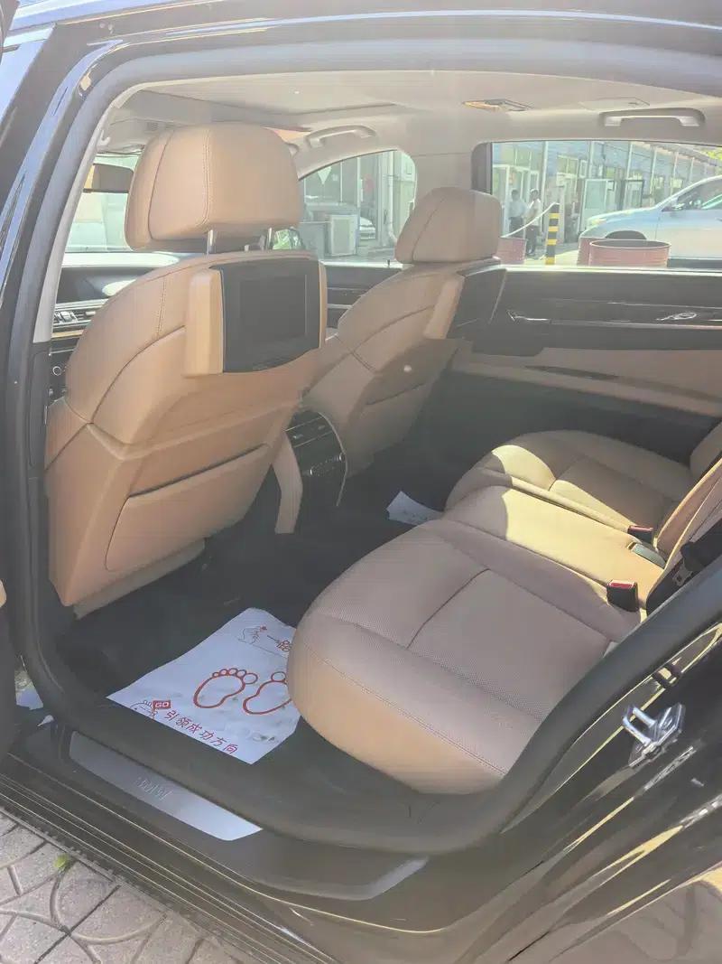 BMW 7 Series 2009 740Li Luxury — миниатюра 19
