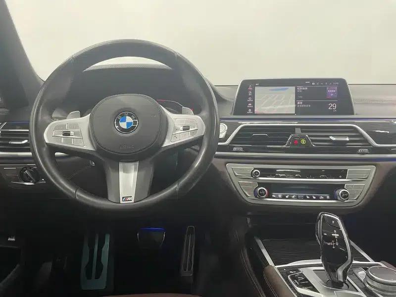 2019 BMW 7 Series 740Li Leading Edition M Sport Package — миниатюра 18