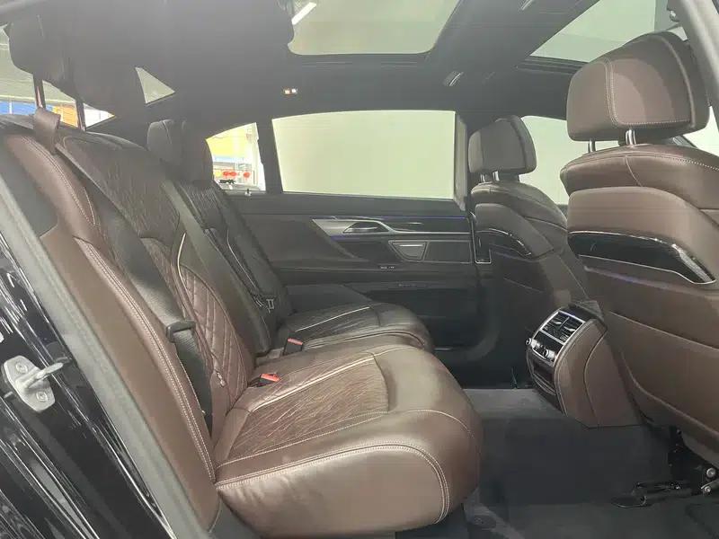 2019 BMW 7 Series 740Li Leading Edition M Sport Package — миниатюра 21