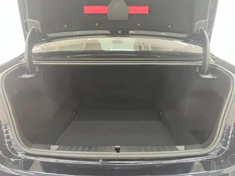 2019 BMW 7 Series 740Li Leading Edition M Sport Package — миниатюра 23
