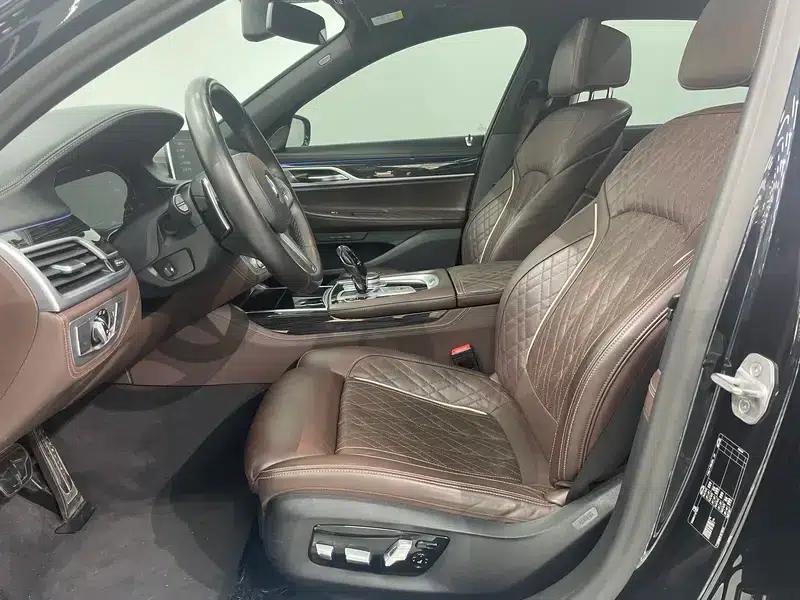 2019 BMW 7 Series 740Li Leading Edition M Sport Package — миниатюра 24