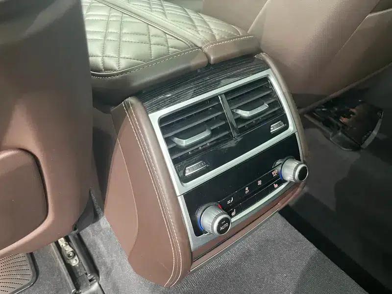 2019 BMW 7 Series 740Li Leading Edition M Sport Package — миниатюра 9