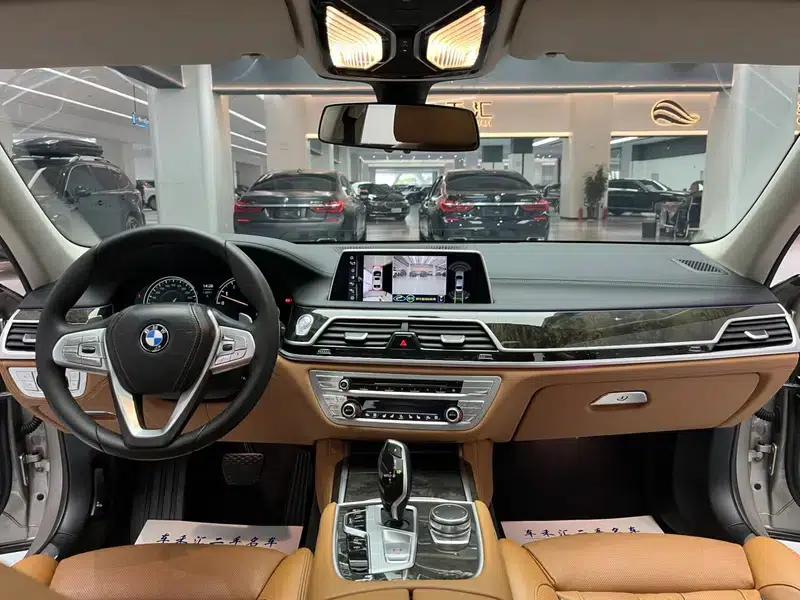 2017 BMW 7 Series 740Li Leading Edition — миниатюра 12
