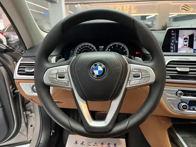2017 BMW 7 Series 740Li Leading Edition — миниатюра 13