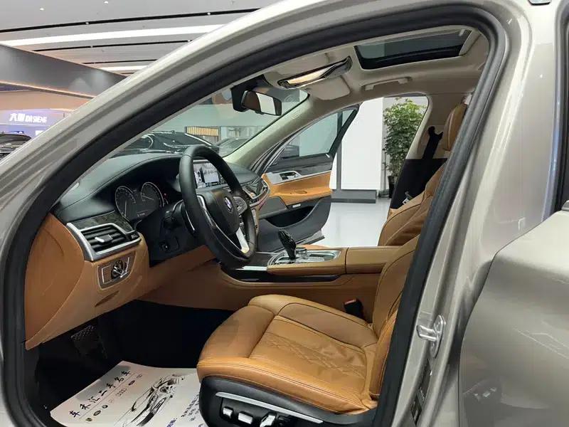 2017 BMW 7 Series 740Li Leading Edition — миниатюра 15