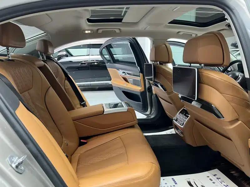 2017 BMW 7 Series 740Li Leading Edition — миниатюра 18