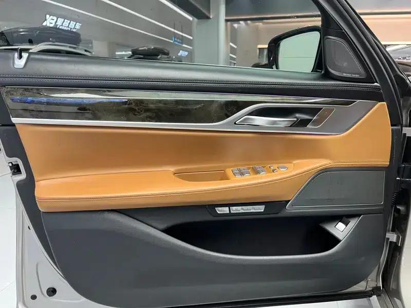 2017 BMW 7 Series 740Li Leading Edition — миниатюра 10