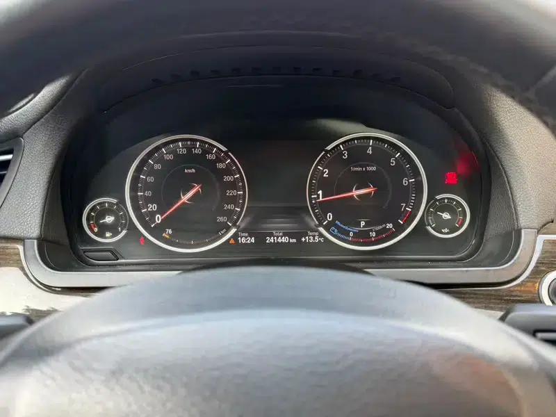 BMW 7 Series 2013 730Li Leading Edition — миниатюра 11